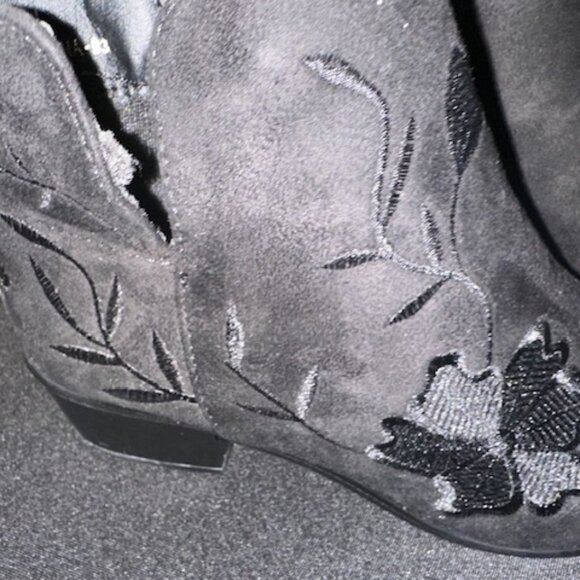 Black Embroidery Block Heel Bootie 7914 - Picture 3 of 9